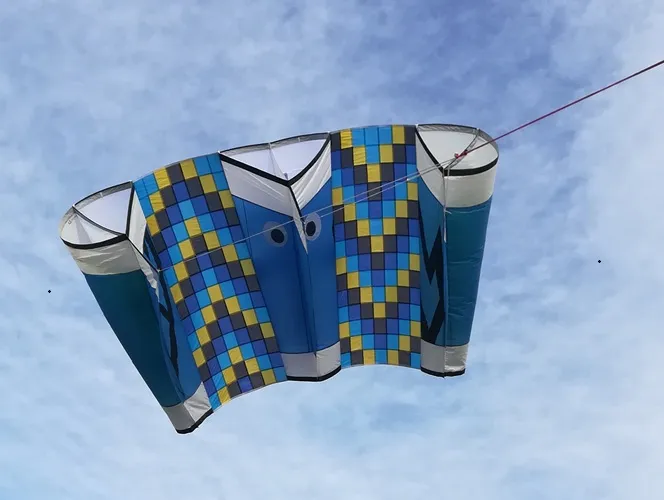 Voile de kitesurf transformée en cerf-volant